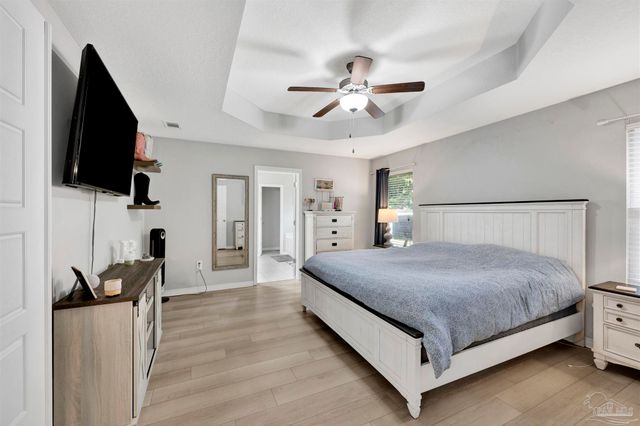 4304 Village Oak Ln, Pace, FL 32571