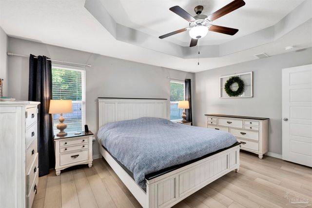 4304 Village Oak Ln, Pace, FL 32571