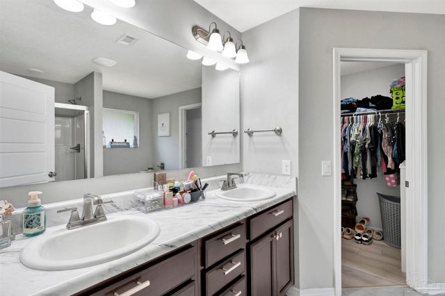 4304 Village Oak Ln, Pace, FL 32571