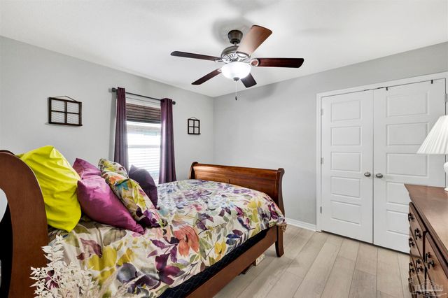 4304 Village Oak Ln, Pace, FL 32571