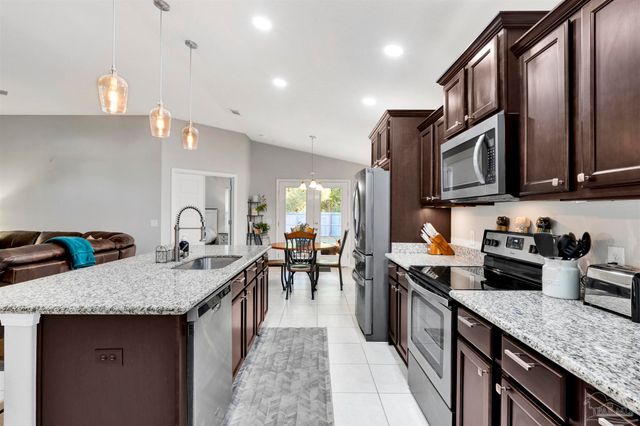 4304 Village Oak Ln, Pace, FL 32571