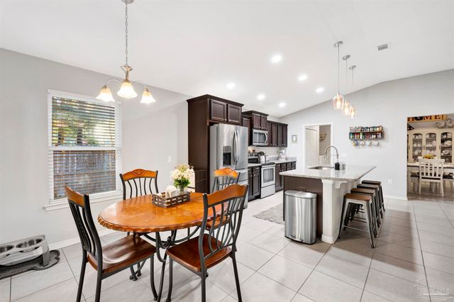 4304 Village Oak Ln, Pace, FL 32571