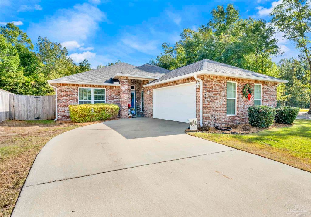 4304 Village Oak Ln, Pace, FL 32571