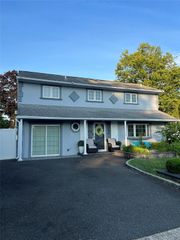 7 Bark Avenue, Central Islip, NY 11722