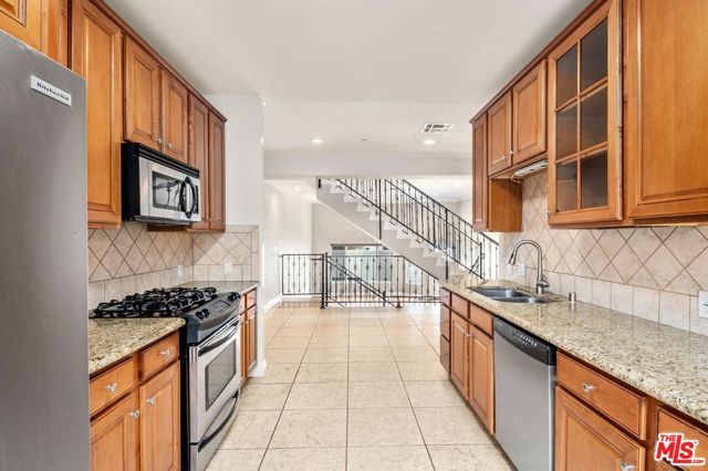 5241 Colodny Drive 103, Agoura Hills, CA 91301