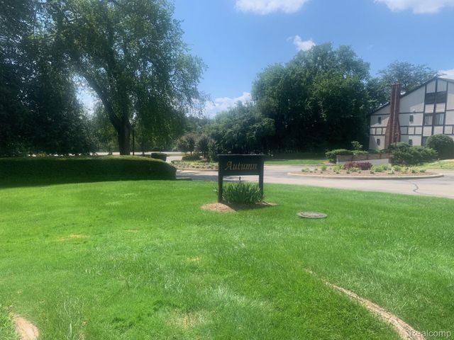 42160 Woodward Avenue 8, Bloomfield Charter Township, MI 48304