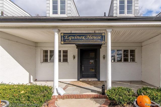 42160 Woodward Avenue 8, Bloomfield Charter Township, MI 48304