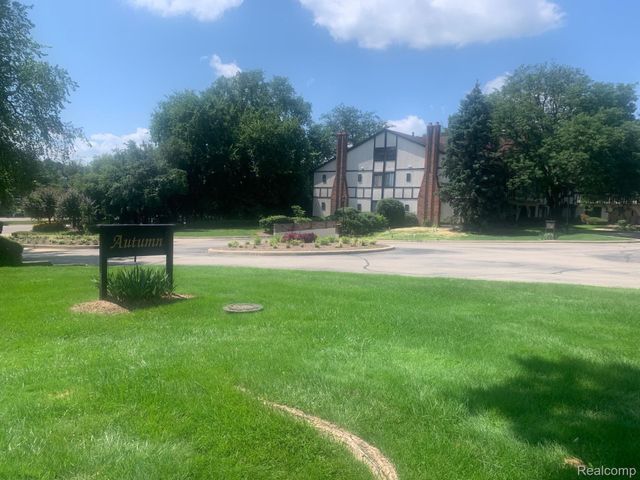 42160 Woodward Avenue 8, Bloomfield Charter Township, MI 48304