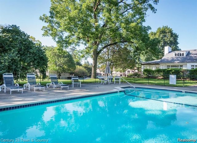 42160 Woodward Avenue 8, Bloomfield Charter Township, MI 48304