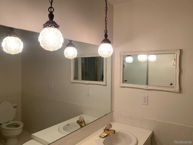 42160 Woodward Avenue 8, Bloomfield Charter Township, MI 48304