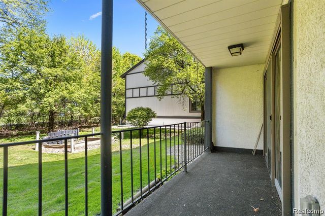 42160 Woodward Avenue 8, Bloomfield Charter Township, MI 48304