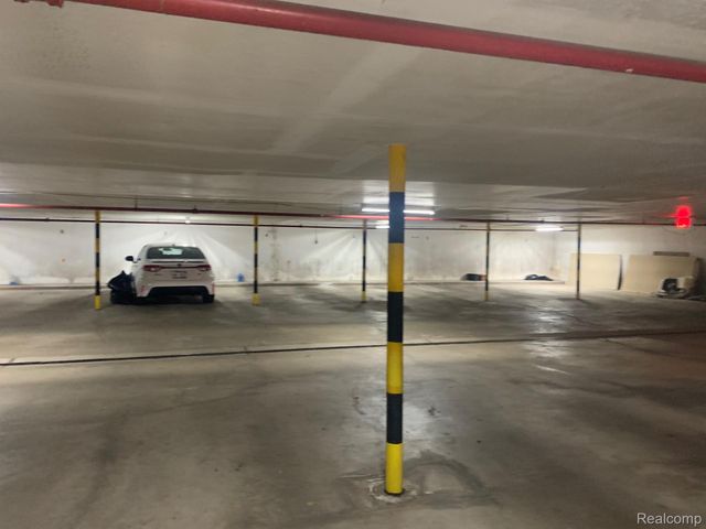 42160 Woodward Avenue 8, Bloomfield Charter Township, MI 48304