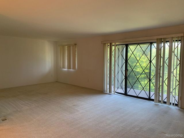 42160 Woodward Avenue 8, Bloomfield Charter Township, MI 48304