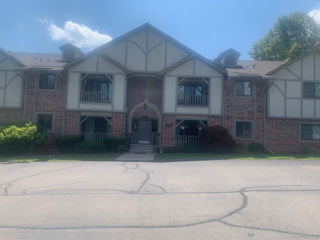 42160 Woodward Avenue 8, Bloomfield Charter Township, MI 48304