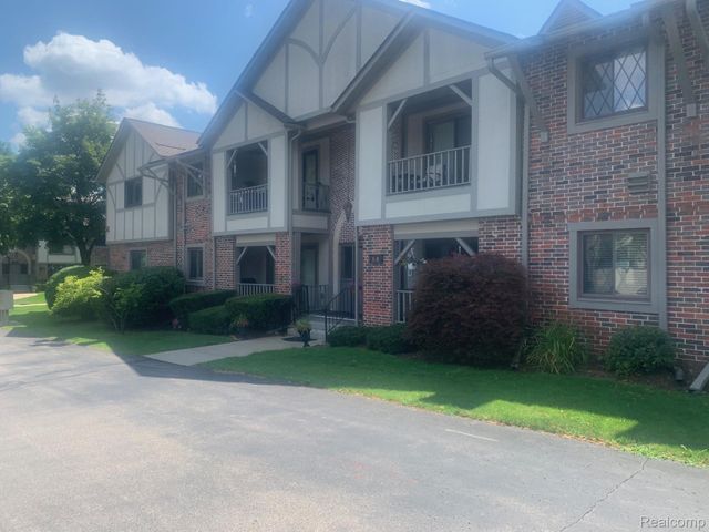 42160 Woodward Avenue 8, Bloomfield Charter Township, MI 48304