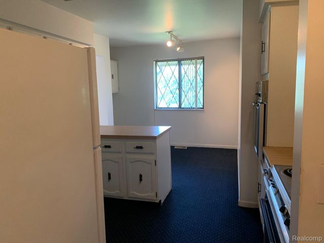 42160 Woodward Avenue 8, Bloomfield Charter Township, MI 48304