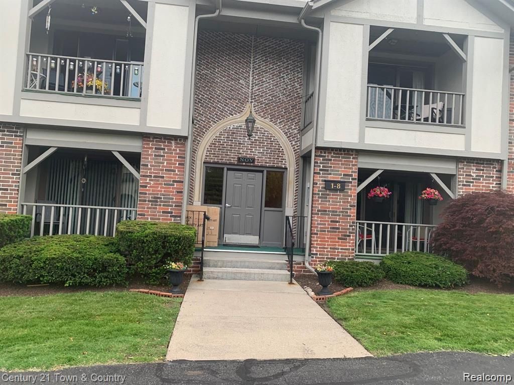 42160 Woodward Avenue 8, Bloomfield Charter Township, MI 48304