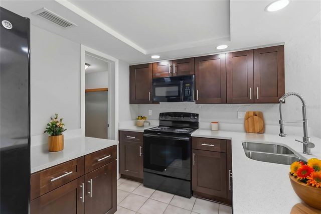 1125 LONGFELLOW WAY 125-B, Sarasota, FL 34243
