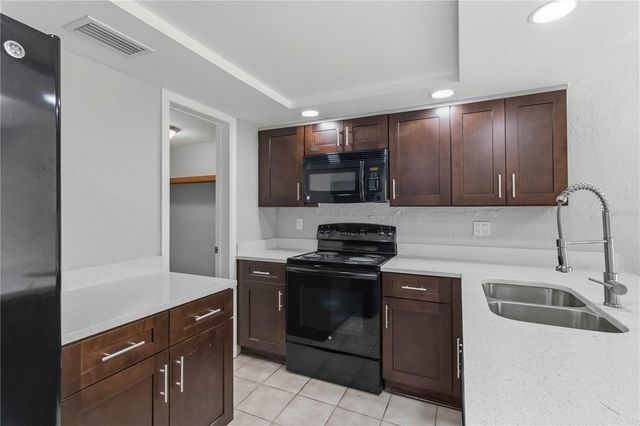 1125 LONGFELLOW WAY 125-B, Sarasota, FL 34243