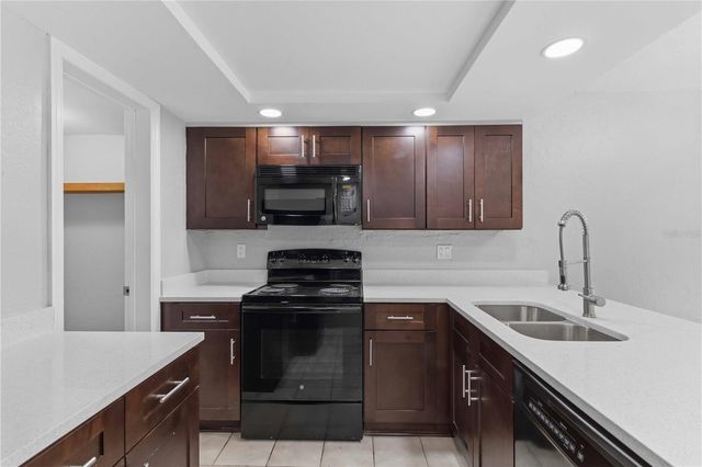 1125 LONGFELLOW WAY 125-B, Sarasota, FL 34243