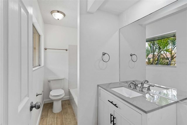 1125 LONGFELLOW WAY 125-B, Sarasota, FL 34243