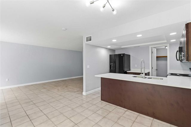 1125 LONGFELLOW WAY 125-B, Sarasota, FL 34243