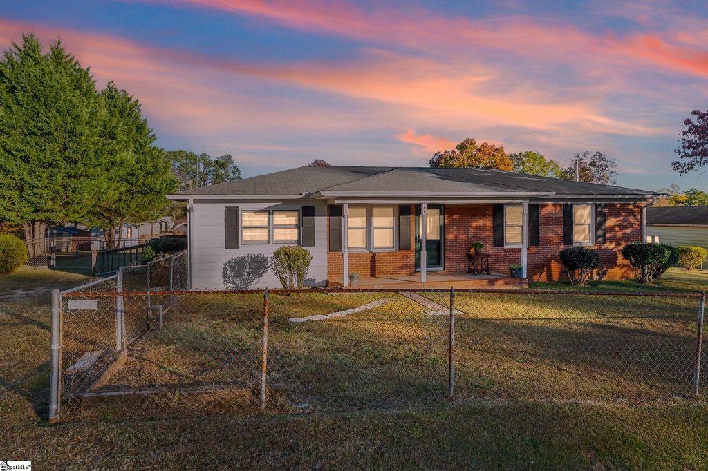 108 Belmont Circle, Easley, SC 29642