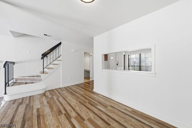 303 Maplecrest Rd, Edison Twp., NJ 08820