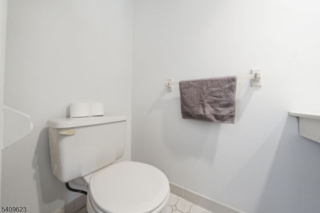 303 Maplecrest Rd, Edison Twp., NJ 08820