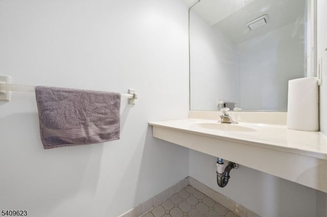 303 Maplecrest Rd, Edison Twp., NJ 08820