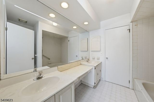 303 Maplecrest Rd, Edison Twp., NJ 08820