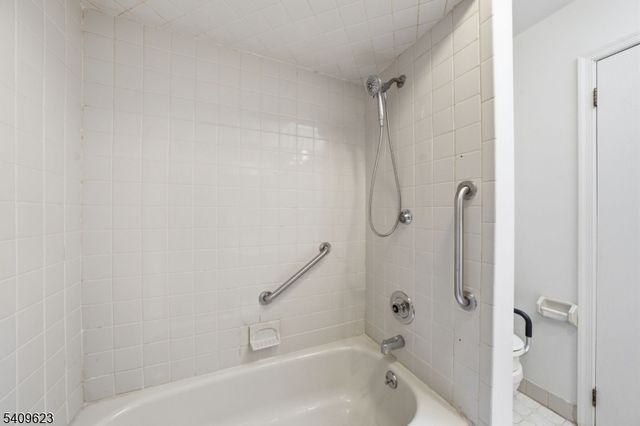 303 Maplecrest Rd, Edison Twp., NJ 08820