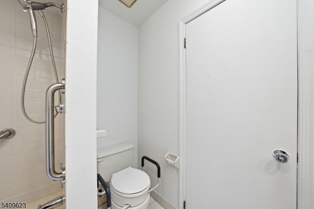 303 Maplecrest Rd, Edison Twp., NJ 08820