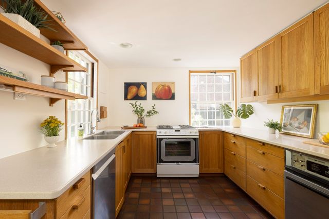 19 Gray Gardens East, Cambridge, MA 02138