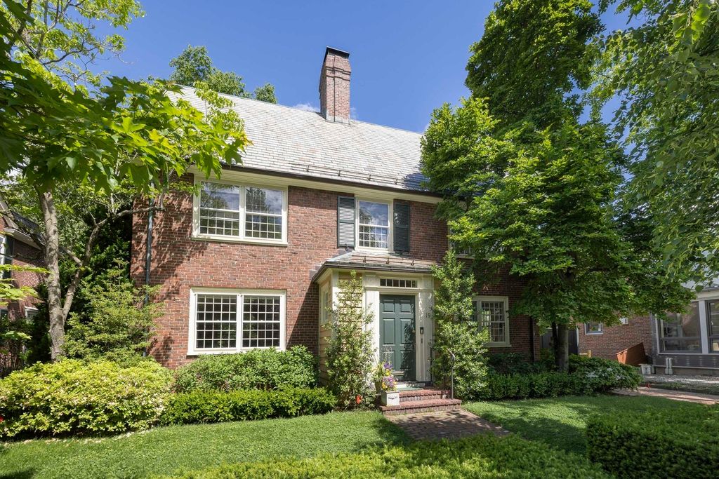 19 Gray Gardens East, Cambridge, MA 02138
