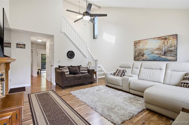 2585 South Commerce Road, Wolverine Lake, MI 48390