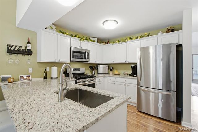 2585 South Commerce Road, Wolverine Lake, MI 48390
