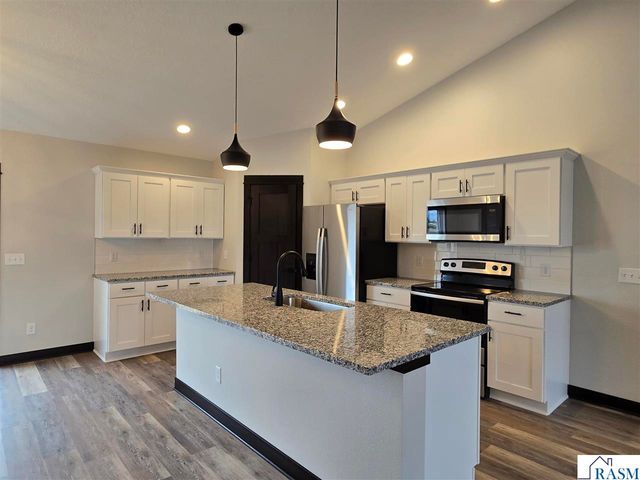 893 Mill Race Court, Madelia, MN 56062