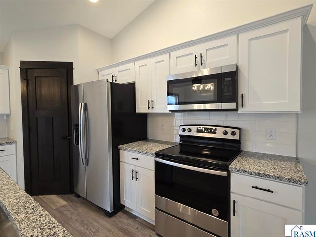 893 Mill Race Court, Madelia, MN 56062