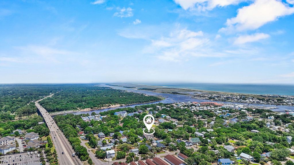 Image 14 of property listing at 503 Peninsula Drive, Carolina Beach, NC 28428