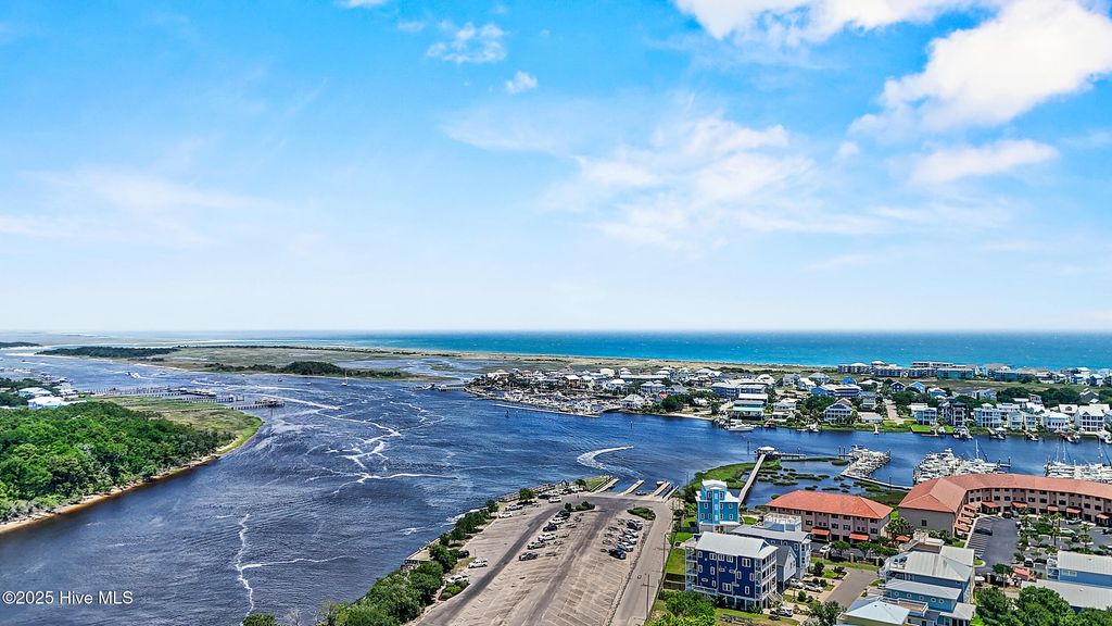 Image 17 of property listing at 503 Peninsula Drive, Carolina Beach, NC 28428