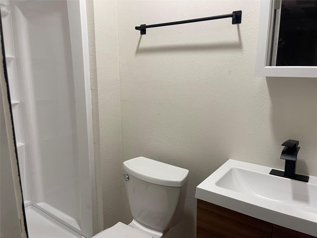 800 S 2nd Street, La Porte, TX 77571