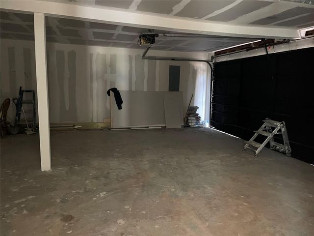 800 S 2nd Street, La Porte, TX 77571