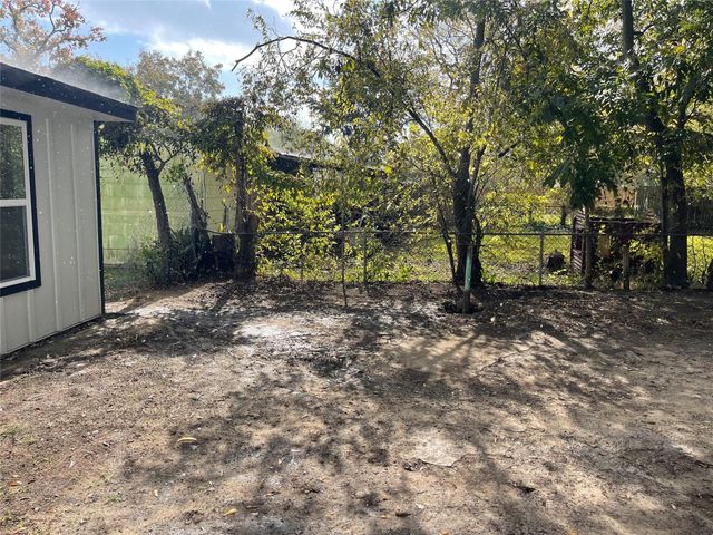 800 S 2nd Street, La Porte, TX 77571