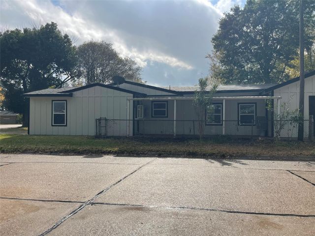 800 S 2nd Street, La Porte, TX 77571