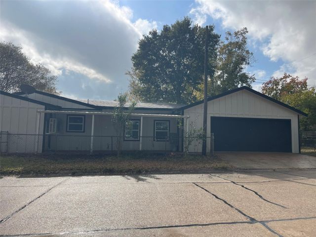 800 S 2nd Street, La Porte, TX 77571