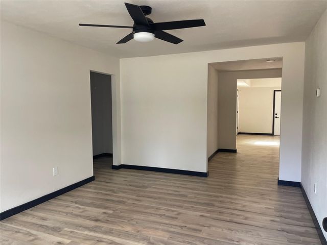 800 S 2nd Street, La Porte, TX 77571