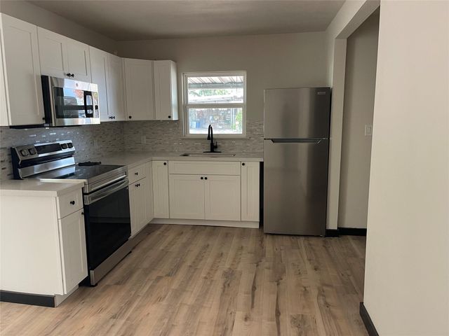 800 S 2nd Street, La Porte, TX 77571