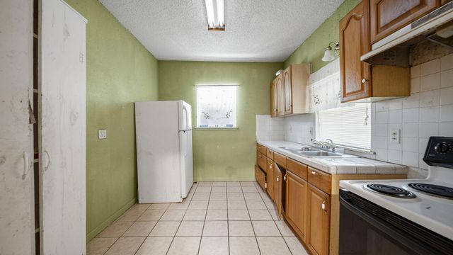 1409 Lauraine Street, Brenham, TX 77833