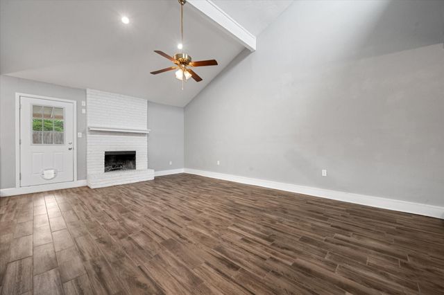 213 Meadowhill Drive, Benbrook, TX 76126